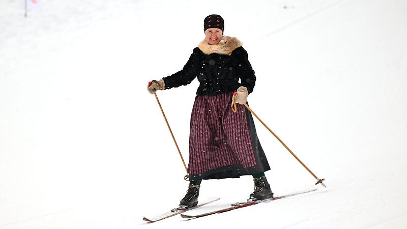 &laquo;Nostalski&raquo;-Rennen 2026 mit Skiern aus Holzlatten