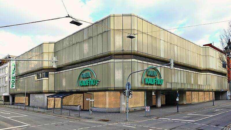 Alle Fenster verh&auml;ngt, der Laden zu: Vor dieser Vision warnen die Unternehmer Michael Stoschek (Brose), Klaus-J&uuml;rgen Heitmann (HUK Coburg) und Tina-Maria Vlantoussi-Kaeser (Kaeser).