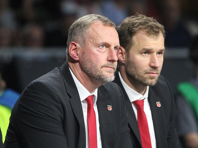 Nach dem schwachen Start gegen den FC Bayern Basketball waren Bambergs Trainer Anton Gavel (r.) und Co-Trainer Arne Woltmann bedient.