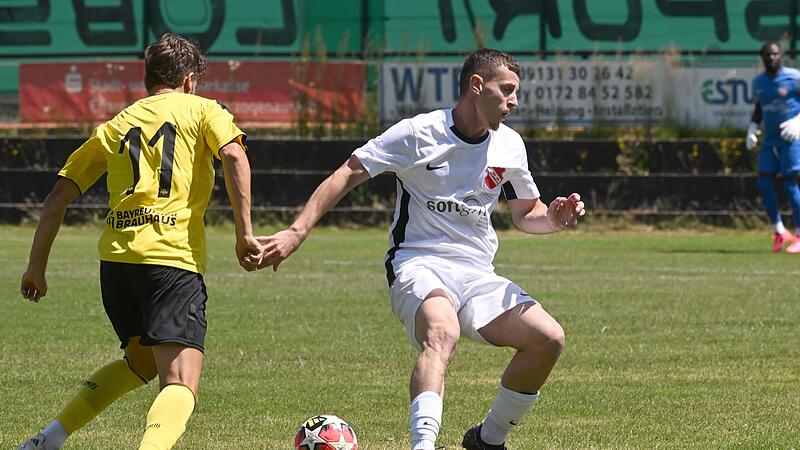 Am Sonntag trifft die SpVgg in einem Testspiel auf den Sportring Bayreuth.  Im Duell gegen ATSV Erlangen hatte sie am 21. haushoch gesiegt. Kann die SpVgg das Formhoch halten?