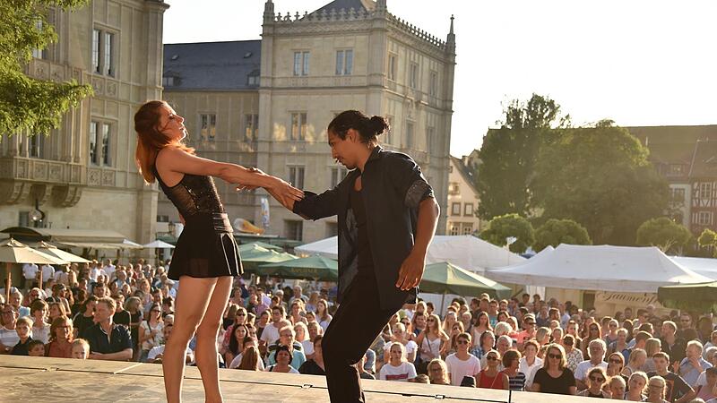 Die Showbühne ist fester Bestandteil des Schlossplatzfests. Die Showbühne ist fester Bestandteil des Schlossplatzfests.