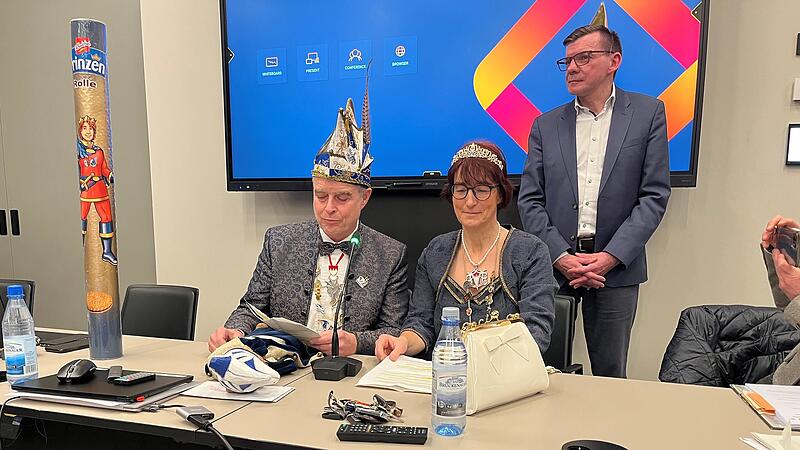 Das Hammelburger Prinzenpaar &uuml;bernahm die Stadtratssitzung Anfang Februar.