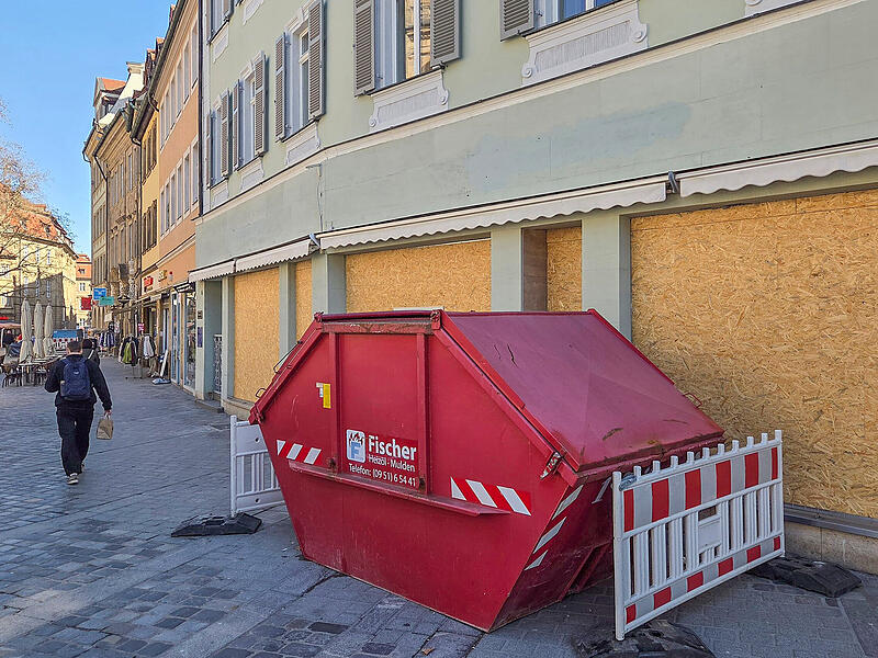 Fr&uuml;her Vodafone-Shop, bald Christ-Filiale. Am Gr&uuml;nen Markt 6 wird aktuell noch renoviert. Bald will die Juwelier- und Uhrmacherkette er&ouml;ffnen.