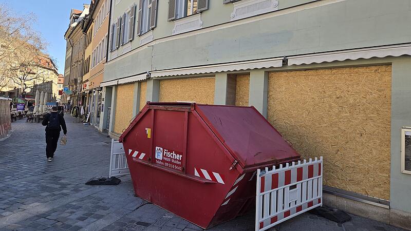 Fr&uuml;her Vodafone-Shop, bald Christ-Filiale. Am Gr&uuml;nen Markt 6 wird aktuell noch renoviert. Bald will die Juwelier- und Uhrmacherkette er&ouml;ffnen.