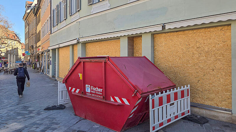 Fr&uuml;her Vodafone-Shop, bald Christ-Filiale. Am Gr&uuml;nen Markt 6 wird aktuell noch renoviert. Bald will die Juwelier- und Uhrmacherkette er&ouml;ffnen.