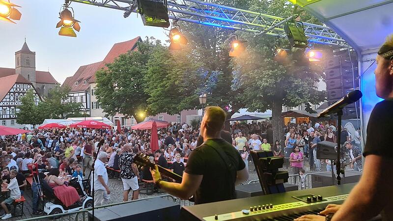 Bei herrlichem Wetter kamen im letzten Jahr zahlreiche Besucher zum Stadtfest. Vom 12. bis 14 Juli gibt es nun wieder „Musik und Märkte“ in Münnerstadt.