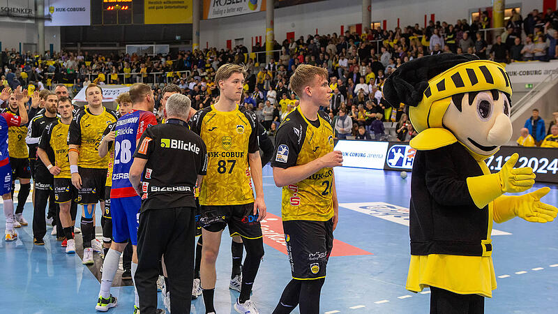 Entt&auml;uschung bei den Spielern des HSC Coburg nach dem Aus im Pokal-Viertelfinale gegen den HBW Balingen-Weilstetten.