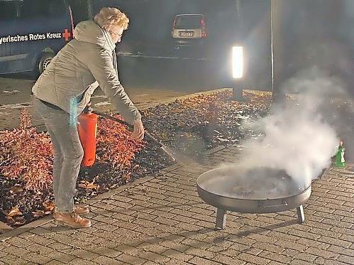 Wie r&uuml;ckt man einem entstehenden Brand richtig zu Leibe? Ein Kurs des BRK soll dazu Tipps geben.
