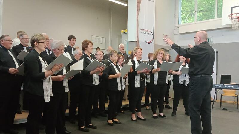 Schnupper-Singen: Der Gesangverein Hutschdorf unter der Leitung von Hans-Georg Busch macht’s möglich 
