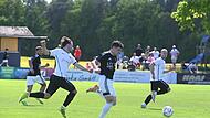 Cristian Fischer (hinten, links) von der Coburger Landesliga-Mannschaft machte beim Spiel der U21 der Vestekicker beim SC Sylvia Ebersdorf den Unterschied: Er schoss zwei der vier Tore für den FC Coburg II. Cristian Fischer (hinten, links) von der Coburger Landesliga-Mannschaft machte beim Spiel der U21 der Vestekicker beim SC Sylvia Ebersdorf den Unterschied: Er schoss zwei der vier Tore für den FC Coburg II.