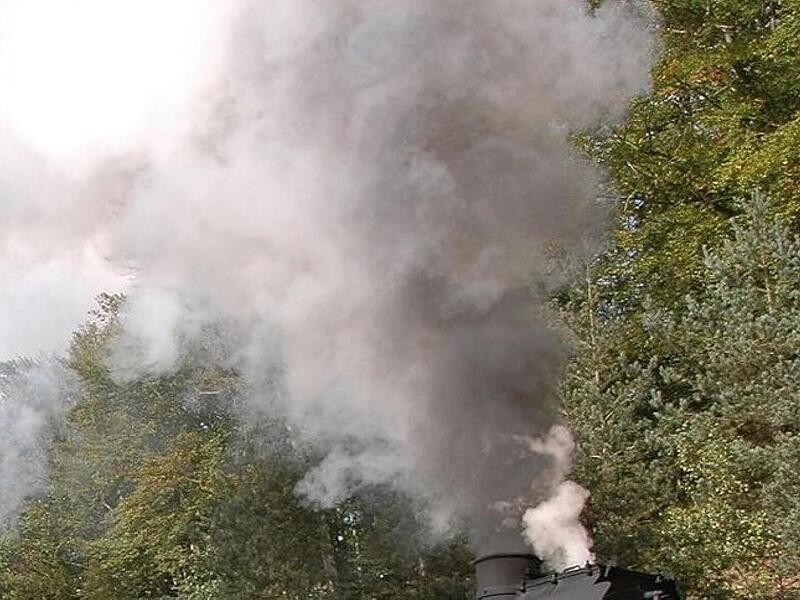 Baiersdorf: Vermeintlich brennende Lok sorgt für kuriosen Großeinsatz Baiersdorf: Vermeintlich brennende Lok sorgt für kuriosen Großeinsatz