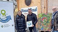 Allianzmanagerin Wenjun Zhang (v.l.), Bürgermeister Rainer Morper und Bernhard Gößmann-Schmitt vom Verein erLebenskunst freuen sich: Mit dem durch das Regionalbudget geförderten Anhänger bringt der Verein die Kunst in Schulen und Kindergärten. Allianzmanagerin Wenjun Zhang (v.l.), Bürgermeister Rainer Morper und Bernhard Gößmann-Schmitt vom Verein erLebenskunst freuen sich: Mit dem durch das Regionalbudget geförderten Anhänger bringt der Verein die Kunst in Schulen und Kindergärten.