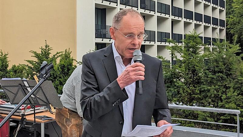 Holger Pentzke, Geschäftsführer der Cup Vitalis Hotel- und Betriebsgesellschaft (Bremen), bei seiner Begrüßung Holger Pentzke, Geschäftsführer der Cup Vitalis Hotel- und Betriebsgesellschaft (Bremen), bei seiner Begrüßung