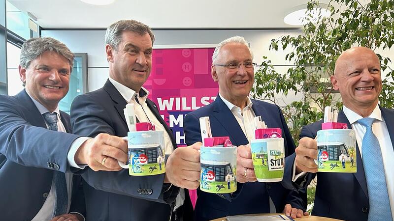 Ministerpräsident Markus Söder (2. v. l.) und Innenminister Joachim Herrmann haben sich gemeinsam mit Siemens-Finanzvorstand Ralf Thomas (r.) und FAU-Präsident Joachim Hornegger (l.) für die Stadt-Umland-Bahn ausgesprochen.