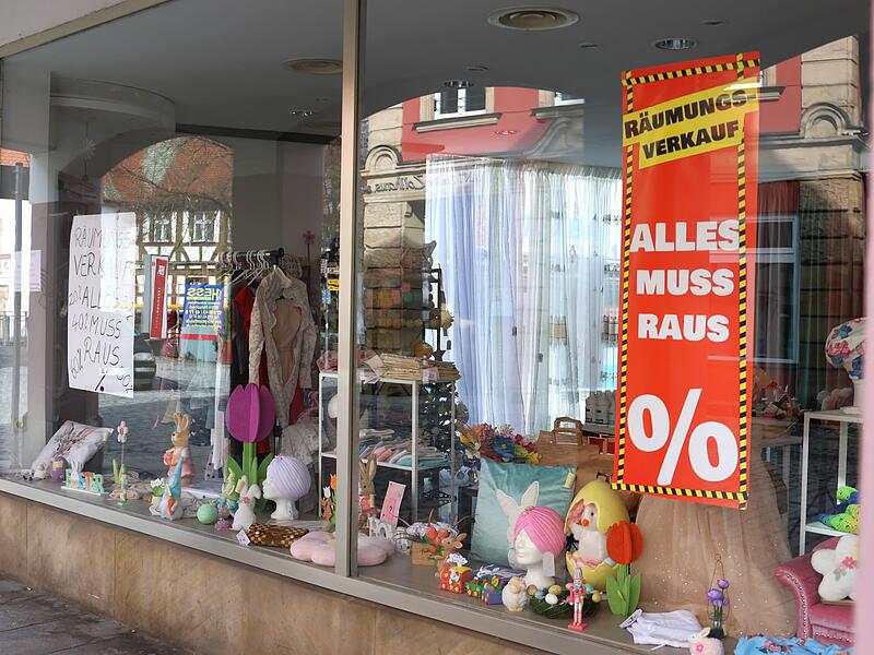 &Auml;nderungsschneiderei Alexe Stoffdesign verl&auml;sst Forchheimer Innenstadt