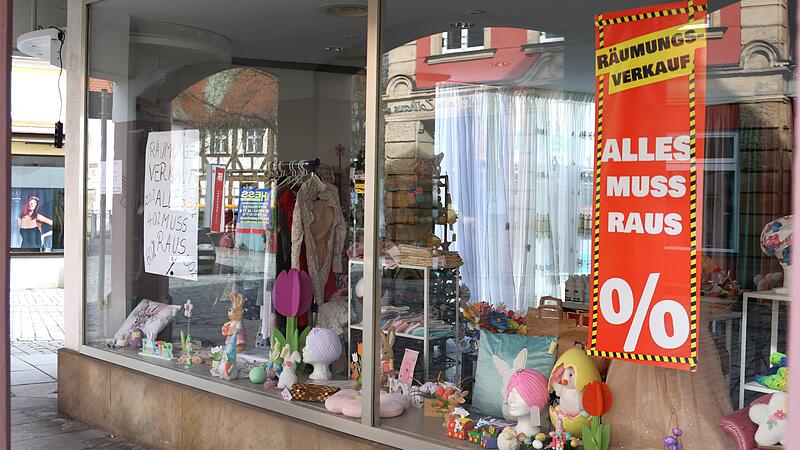 &Auml;nderungsschneiderei Alexe Stoffdesign verl&auml;sst Forchheimer Innenstadt