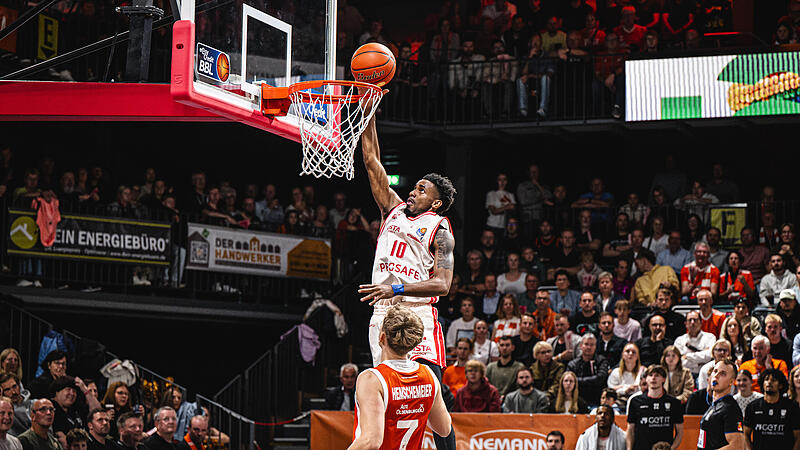 1. Basketball Bundesliga, easyCredit BBL, Saison 2026/2027, Herren, Hauptrunde, 2. Spieltag, 24.09.2026, RASTA Vechta - Bamberg Baskets Mylik Wilson fliegt ein: Der Aufbauspieler überragte mit 14 Punkten, sieben Assists und fünf Steals.
