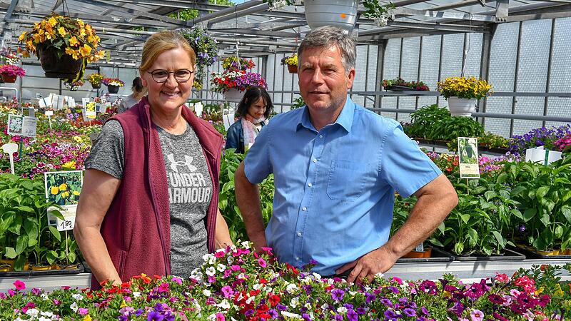 Für Theresia und Karl Dechant ist es existenziell, dass die Zufahrt zu ihrer Gärtnerei auch nach dem Bau der neuen Hochgeschwindigkeitsstrecke der Bahn möglich ist. Für Theresia und Karl Dechant ist es existenziell, dass die Zufahrt zu ihrer Gärtnerei auch nach dem Bau der neuen Hochgeschwindigkeitsstrecke der Bahn möglich ist.