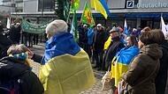 Die Demonstranten in Erlangen sprachen sich Gro&szlig;teils f&uuml;r Waffenlieferungen an die Ukraine aus.