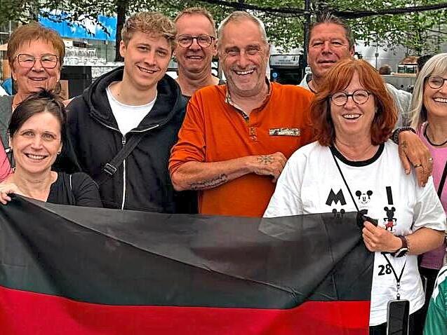 Die Reisegruppe mit (von links) Heinz Ohnem&uuml;ller, Claudia Ohnem&uuml;ller, Martina Harttig, Adrian Eber, Alexander Eber, Dieter Fick, Michael Harttig, Sonja Harttig, Gitti Fick und Lina Eber.privat