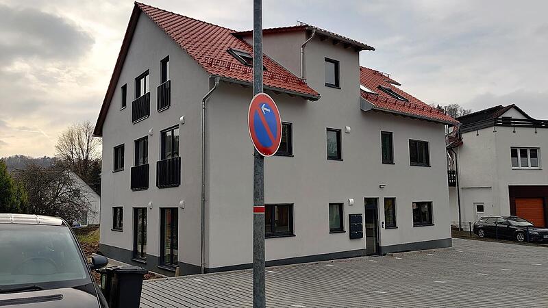 Dieses Mehrfamilienhaus in Gößweinstein sorgt für Diskussionsstoff.Forchheim & Fränkische Schweiz Dieses Mehrfamilienhaus in Gößweinstein sorgt für Diskussionsstoff.Forchheim & Fränkische Schweiz