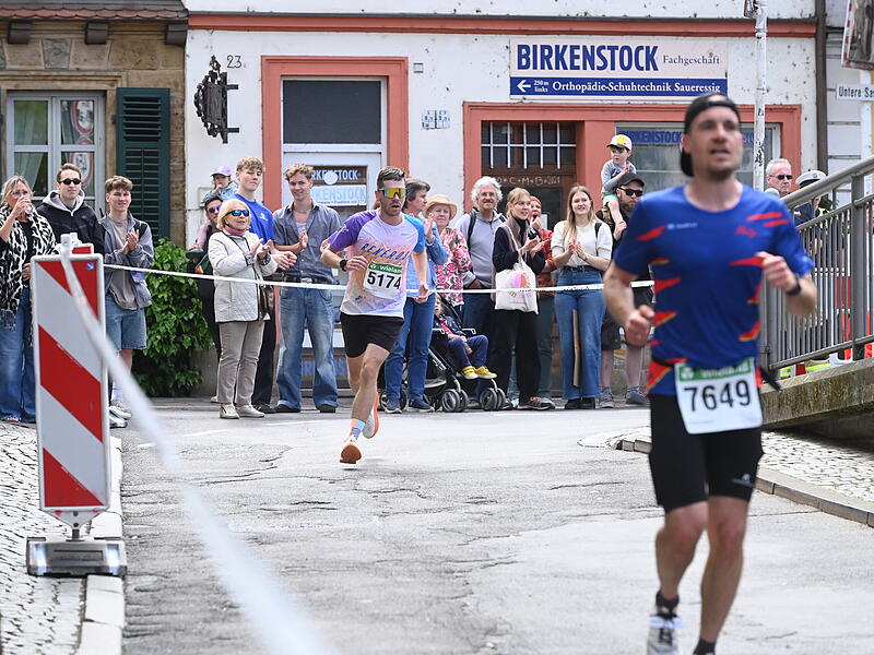 Weltkulturerbelauf 2025: 10,7 Kilometer durch Bamberg. Etwa 3700 Teilnehmer waren beim Wieland-Lauf am Start.