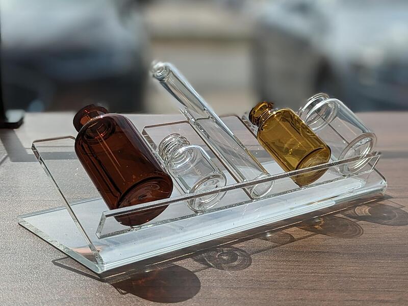 Fläschchen in allen Formen, aus Braun- oder Klarglas, stellt Nipro in Münnerstadt im Werk 1 her. Fläschchen in allen Formen, aus Braun- oder Klarglas, stellt Nipro in Münnerstadt im Werk 1 her.