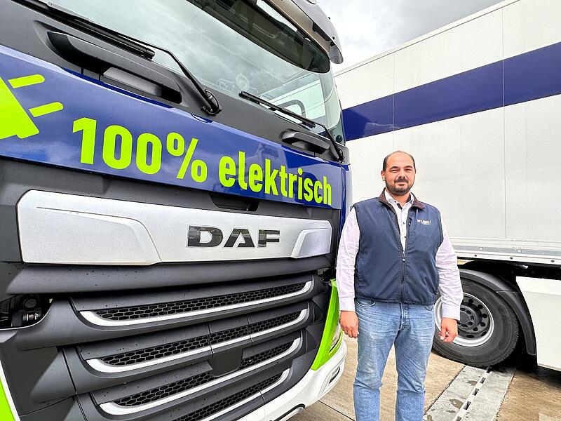 Die E-Pioniere von Strullendorf: Pflaum Logistik testet erste Elektro-Lkws von DAF. Die E-Pioniere von Strullendorf: Pflaum Logistik testet erste Elektro-Lkws von DAF. Den stellvertretenden Fuhrparkleiter Claus Freudensprung begeistert nicht nur der emissionsfreie Antrieb, sondern auch das geräuscharme Fahren.