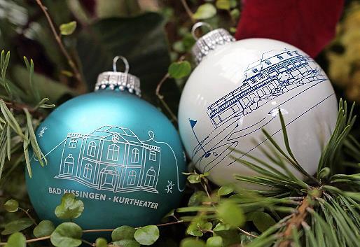 Die neuen Weihnachtskugeln der Bayerischen Staatsbad Bad Kissingen GmbH und der Welterbekoordination der Stadt Bad Kissingen sind ab sofort erh&auml;ltlich.