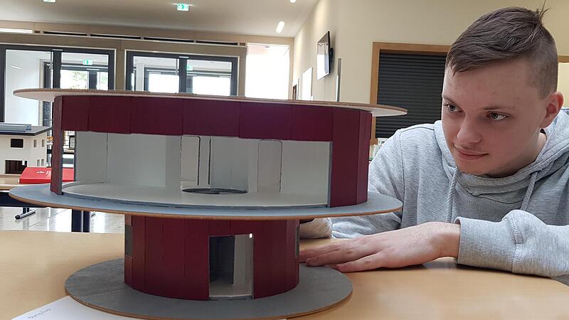 Runde Sache: „Wenn es die Bauvorschriften möglich machen“, könnte sich Bastian Lorz vorstellen, eines Tages tatsächlich in solch einem Haus zu leben. Runde Sache: „Wenn es die Bauvorschriften möglich machen“, könnte sich Bastian Lorz vorstellen, eines Tages tatsächlich in solch einem Haus zu leben.