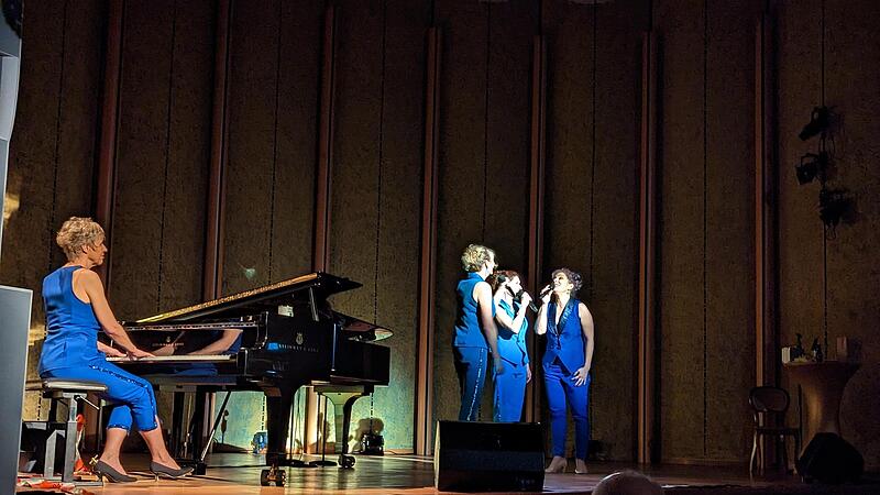 Die Schönen Mannheims im Bad Kissinger Rossini-Saal. Die Schönen Mannheims im Bad Kissinger Rossini-Saal.