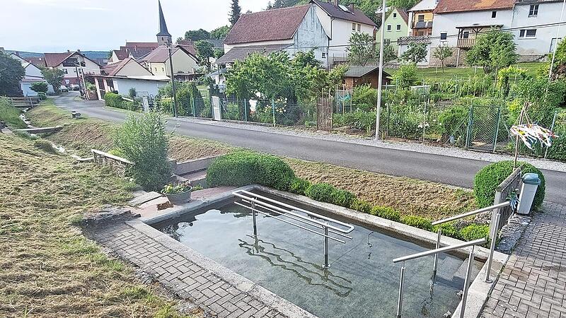 Vor 20 Jahren wurde das Wassertretbecken in Machtilshausen gebaut. Vor 20 Jahren wurde das Wassertretbecken in Machtilshausen gebaut.