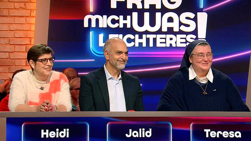 In der ARD-Show &bdquo;Frag mich was Leichteres!"&nbsp;testet Schwester Teresa (r.) ihr Wissen.