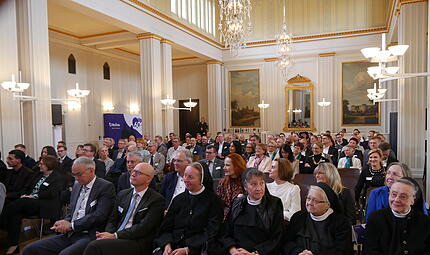 Das St.‑Elisabeth‑Krankenhaus feierte 60. Jubiläum. Viele Gäste kamen zur Feier in den Regentenbau. Das St.‑Elisabeth‑Krankenhaus feierte 60. Jubiläum. Viele Gäste kamen zur Feier in den Regentenbau.