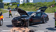 Zwei Autos an der Autobahnauffahrt zur A70 bei Scheßlitz im Landkreis Bamberg kollidiert