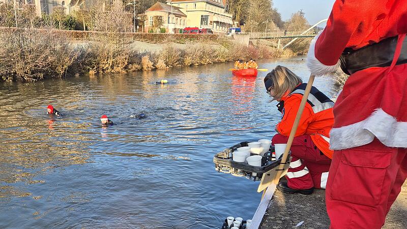 Beim 50. Adventsschwimmen waren 12 Gruppen mit 56 Schwimmerinnen und Schwimmer dabei.