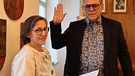 Erst vereidigte Ilona P&ouml;hlmann den neuen B&uuml;rgermeister der Stadt Kupferberg, Peter Sandler-Schiffauer.