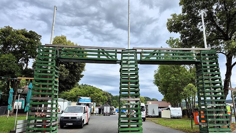 In K&uuml;rze beginnt das 435. Kronacher Freischie&szlig;en. Der Aufbau l&auml;uft.