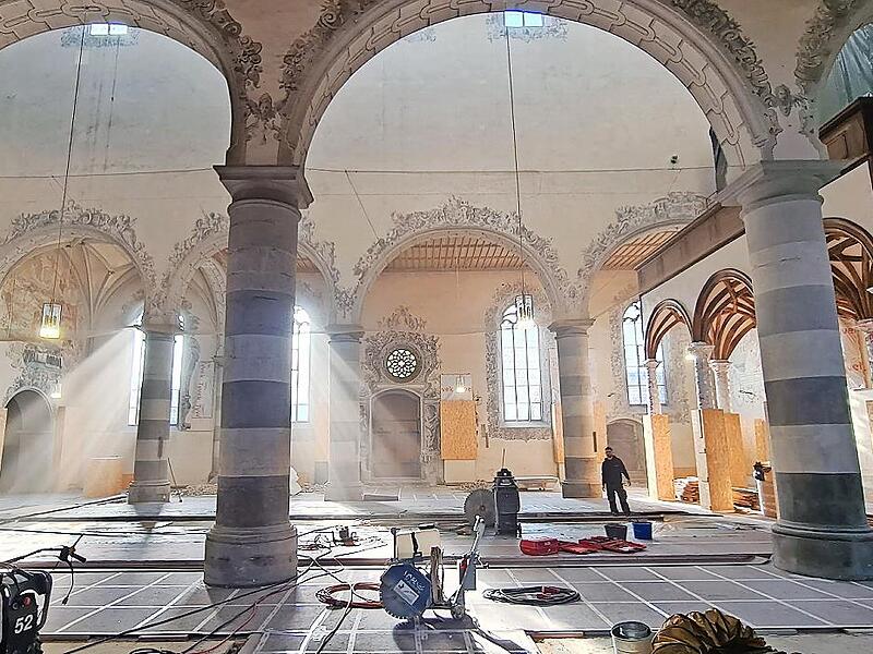 Ein Foto aus der Sanierungsphase zeigt, wie umfangreich die Arbeiten in der Stadtpfarrkirche waren. Ein Foto aus der Sanierungsphase zeigt, wie umfangreich die Arbeiten in der Stadtpfarrkirche waren.