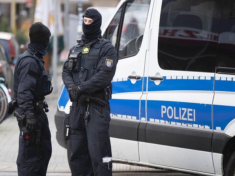 23 der bei der Razzia Festgenommene sind in Untersuchungshaft. Darunter auch Thomas M. aus Kirchehrenbach.Forchheim & Fränkische Schweiz 23 der bei der Razzia Festgenommene sind in Untersuchungshaft. Darunter auch Thomas M. aus Kirchehrenbach.Forchheim & Fränkische Schweiz