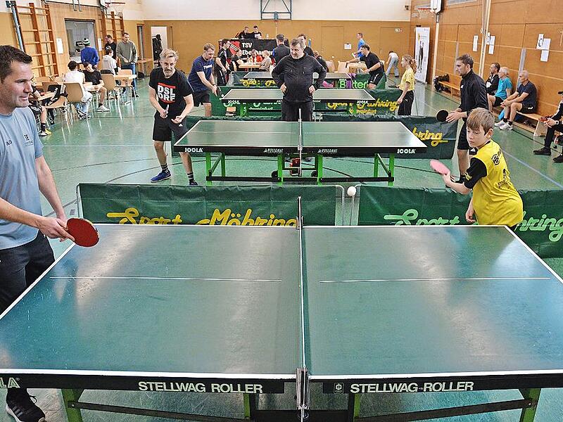 Hatten viel Spaß am Hobby-Tischtennis: Tobias Ehehalt (links) und Frank Bischof (rechts).