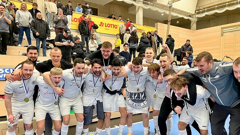 &Uuml;berbordende Freude beim SC Sylvia Ebersdorf nach dem Gewinn der Bayerischen Hallenmeisterschaft 2026.