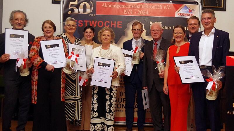 Ehrungen (von links) Stefan Weiß, Ulrike Reitberger, Sabine Müller,  Bürgermeisterin Angela Hofmann, Anne Spoerl, Harry Weiß, Gerd Kümmet, AG-Vorsitzende Michaela Weiß, Ulf Krause und Dietrich Denzner