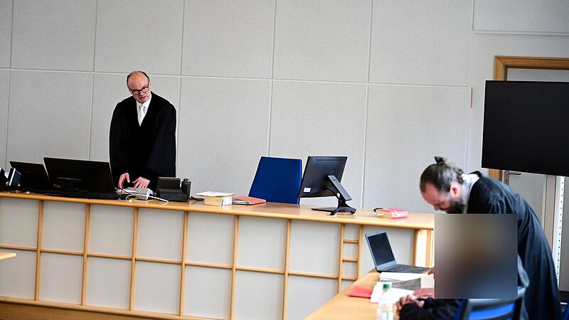 Strafrichter Matthias Bachmann, Rechtsanwalt Christian Barthelmes aus Bamberg und der Angeklagte