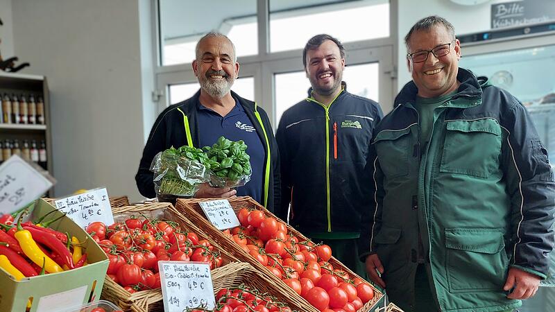 Der Unterer G&auml;rtnerverein, hier vertreten durch Ersten Vorsitzenden Hans-J&uuml;rgen Eichfelder (v.l.n.r.), Schriftf&uuml;hrer Christian Burgis und Zweiten Vorsitzenden Johann Strobler, will das ehemalige G&auml;rtner- und H&auml;ckerfest in einer neuen Form wieder aufleben lassen.