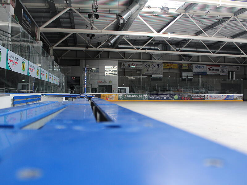 Die Eissaison in Höchstadt startet wegen Problemen bei der Aufbereitung mindestens eine Woche später. Wie die Vereine darüber denken. Die Eissaison in Höchstadt startet wegen Problemen bei der Aufbereitung mindestens eine Woche später. Wie die Vereine darüber denken.