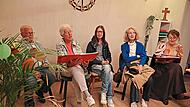 Die Menschen, die sich im Gebetshaus treffen, kommen aus verschiedenen Gemeinden und gehören verschiedenen Kirchen an. Sie genießen die Atmosphäre.Sonny Adam Die Menschen, die sich im Gebetshaus treffen, kommen aus verschiedenen Gemeinden und gehören verschiedenen Kirchen an. Sie genießen die Atmosphäre.Sonny Adam