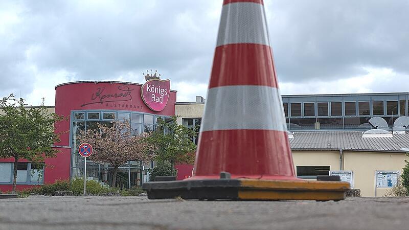 Seit Jahren wird &uuml;ber die dringend notwendige Sanierung des K&ouml;nigsbades gesprochen. Taten folgten bislang nicht - und das wird auch vorerst so bleiben.
