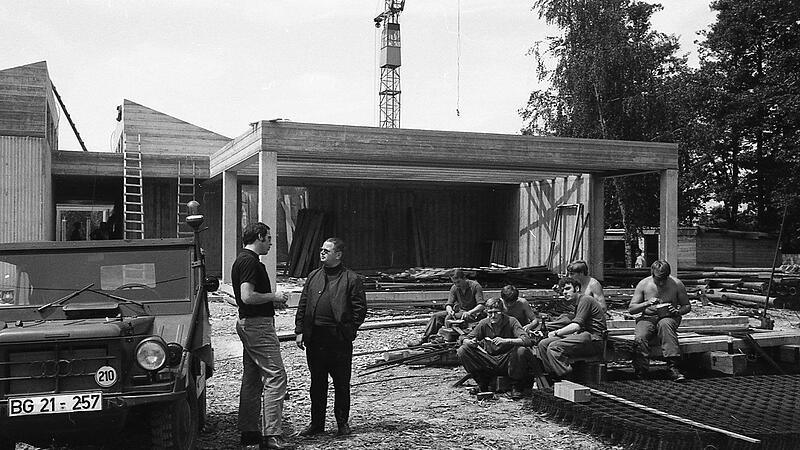 Das Foto zeigt Bauarbeiten am M&uuml;nnerst&auml;dter Kindergarten und Jugendzentrum. Vor 50 Jahren wurde der Komplex eingeweiht.