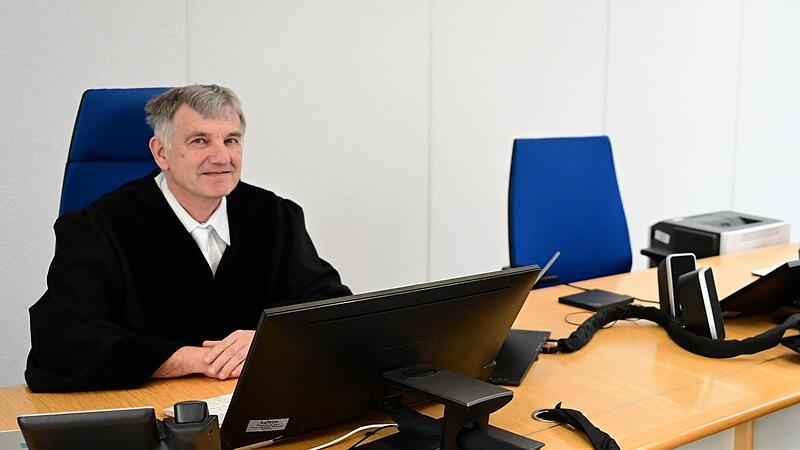 Amtsgericht Bamberg Ukrainer Butterflymesser Fahrerlaubnis Köln Jugendrichter Martin Waschner kurz vor Beginn der Gerichtsverhandlung,